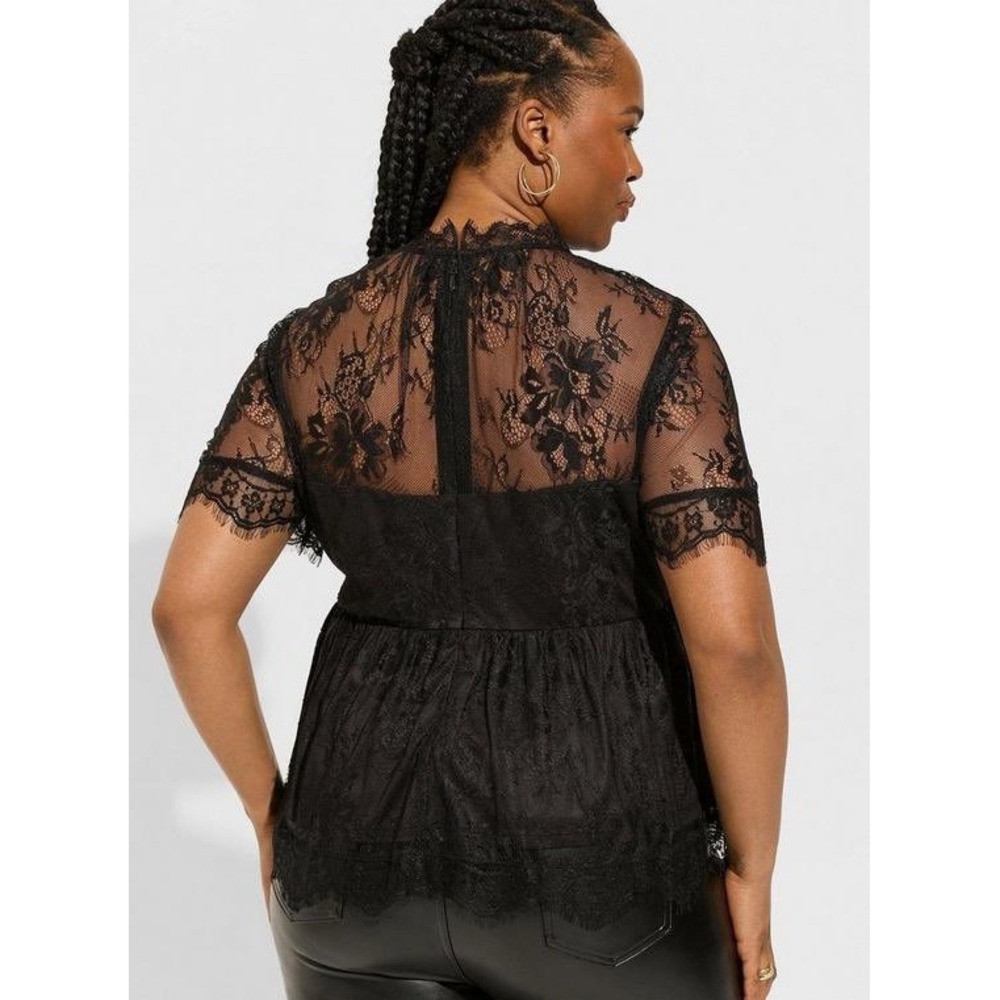 ✨Torrid✨ Black Lace Blouse very complimentary and comfortable too! - Picture 4 of 5